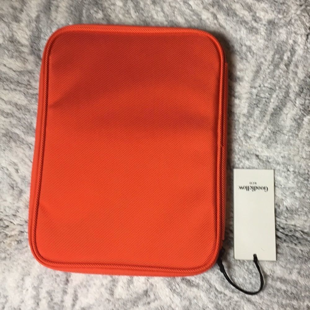 Goodfellow Men’s Travel Tech Organizer Wallet
